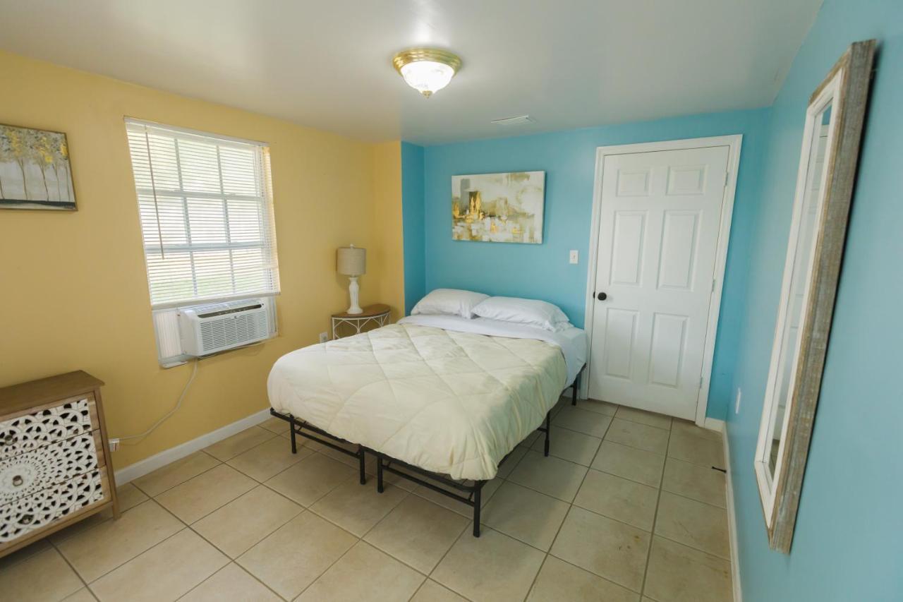 Five Bedroom Home In The Heart Of St Aug Beach Сент-Огастин Экстерьер фото