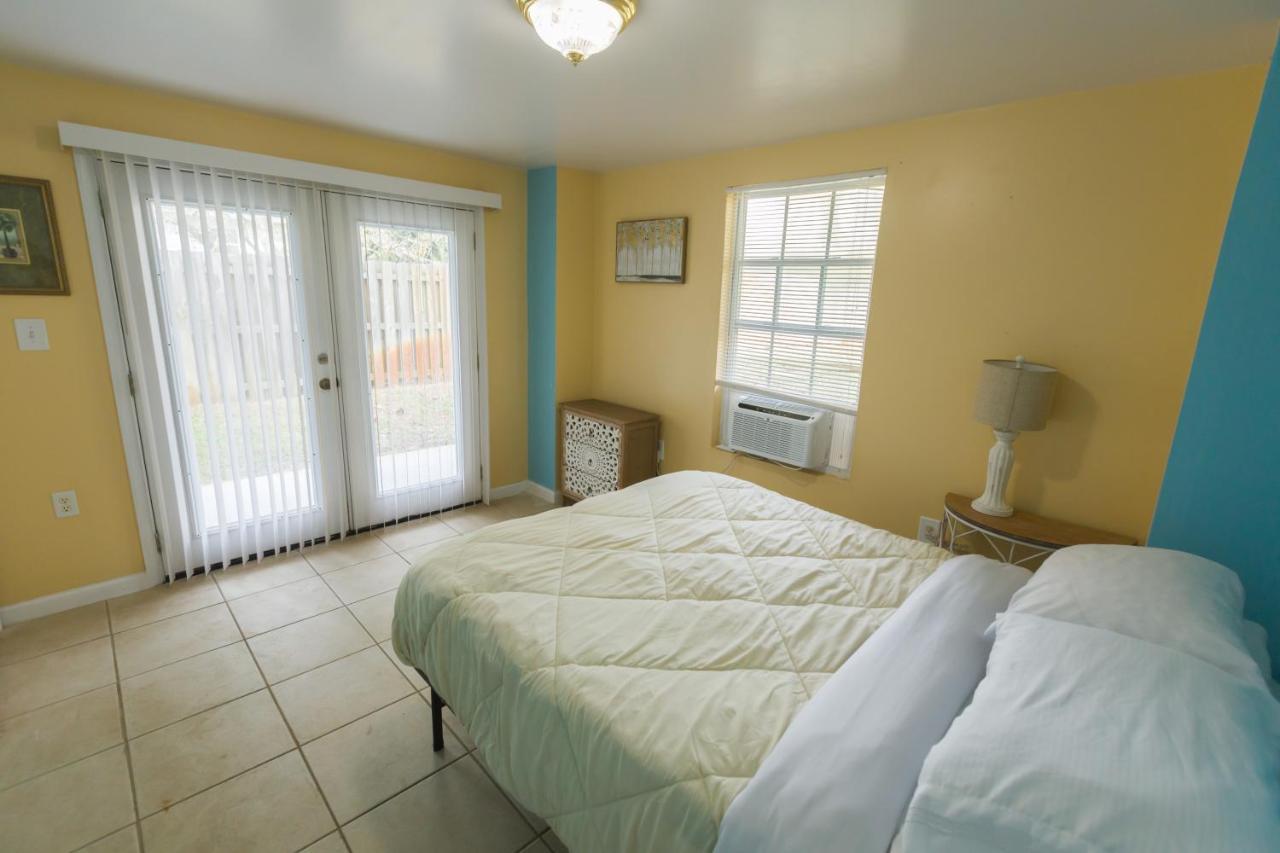 Five Bedroom Home In The Heart Of St Aug Beach Сент-Огастин Экстерьер фото